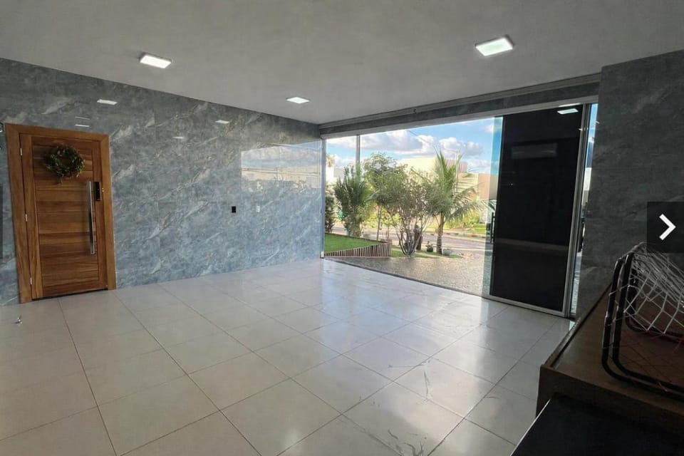 Casa alto padrão no Condomínio Jardim Veneza 15 minutos do Autódromo e pontos de embarque Park and Ride House in State of Goiás