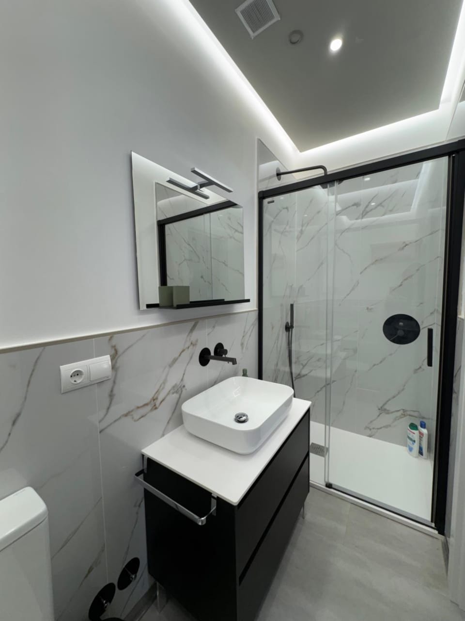 Shower, Bathroom, towels