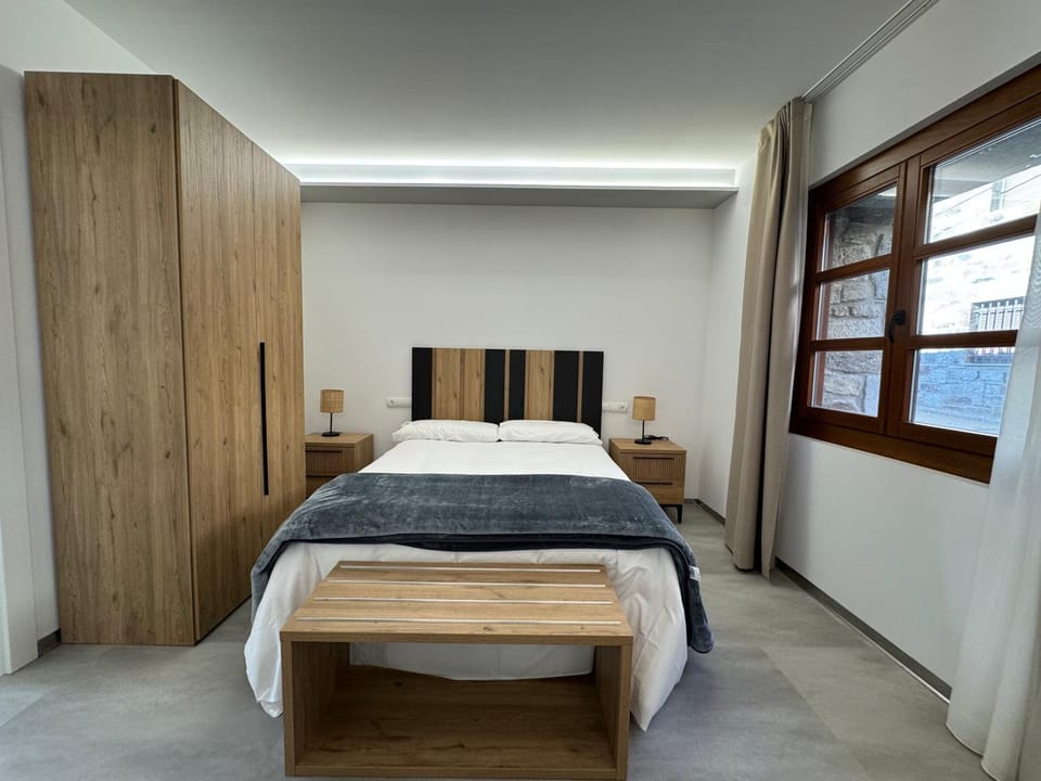 Bed, Bedroom, Street view, wardrobe