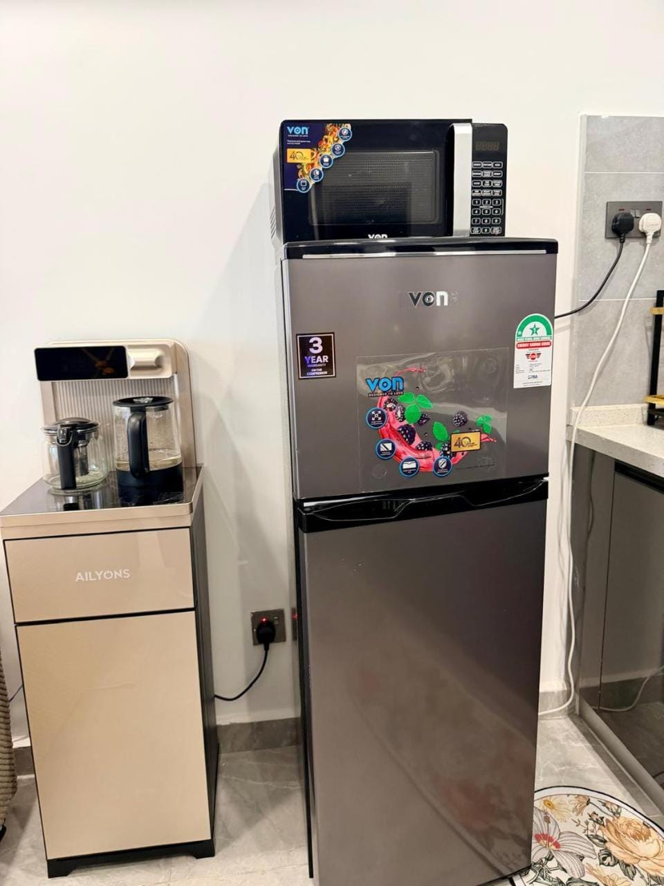 Kitchen or kitchenette, oven