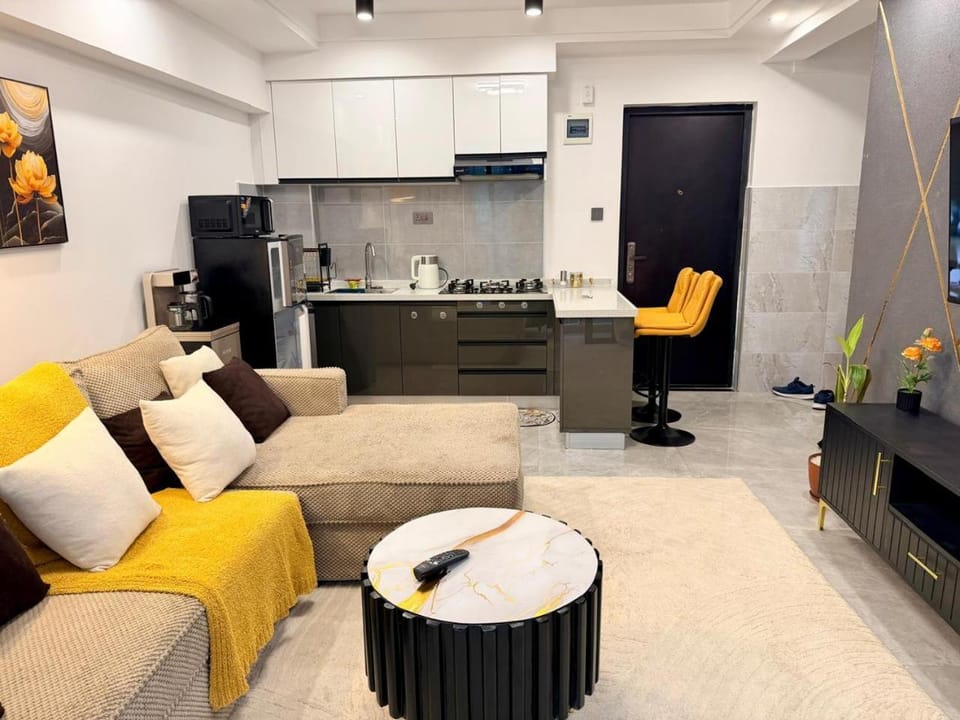 Kitchen or kitchenette, Seating area