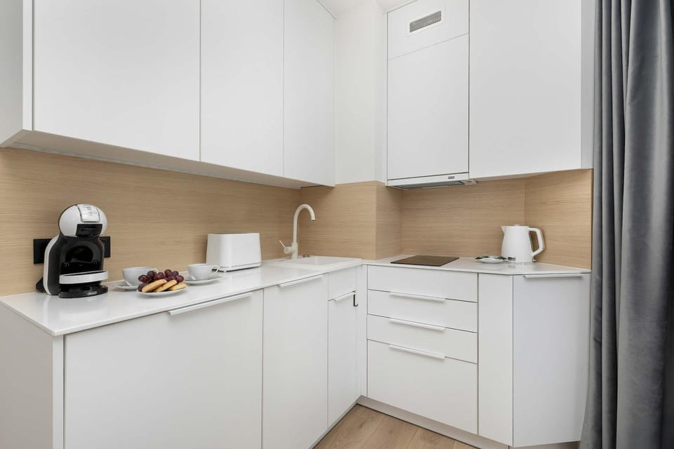 Coffee/tea facilities, Kitchen or kitchenette, stove, toaster