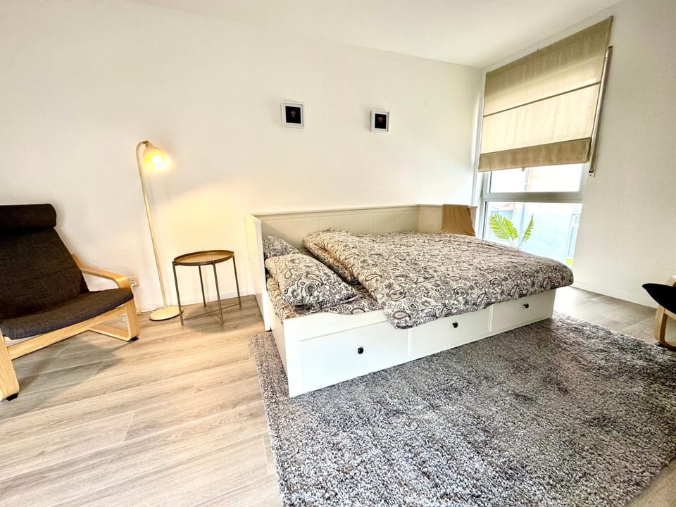 Chickes Service Apartment gegenüber Augenklinik & Knappschaft Kliniken Saar Apartment in Saarbrücken
