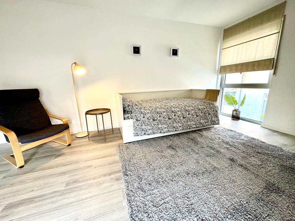 Chickes Service Apartment gegenüber Augenklinik & Knappschaft Kliniken Saar Apartment in Saarbrücken