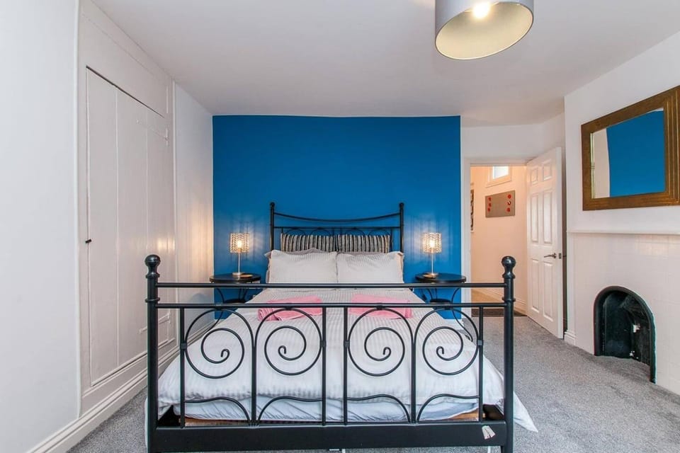 Stylish 2BR Apartment | Margate Beach & Old Town Apartment in Margate