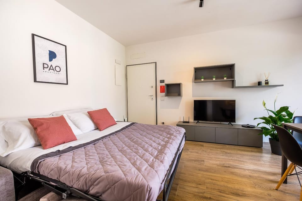 Communal lounge/ TV room, Bed, TV and multimedia, Living room, Photo of the whole room, Seating area, Evening entertainment, Bedroom