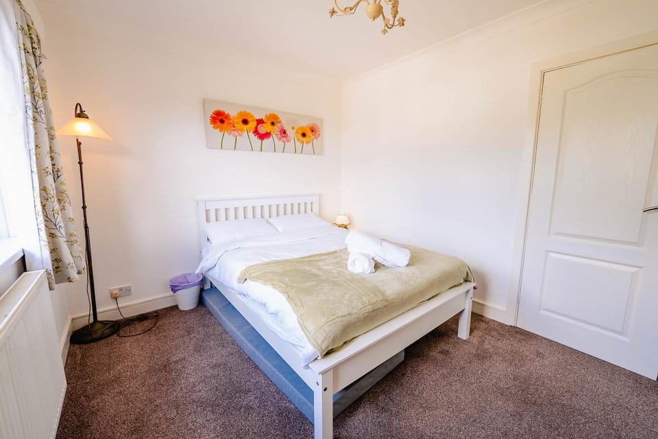 Bed, Photo of the whole room, Bedroom, wardrobe