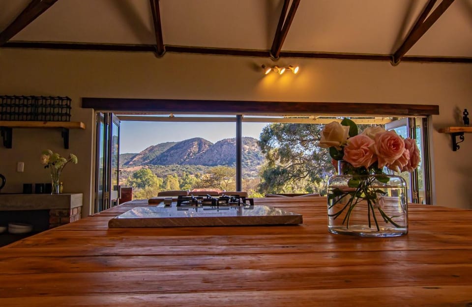 Dining area, kitchen