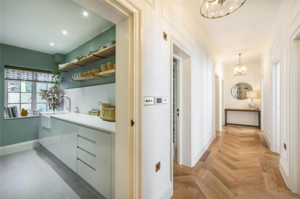 3 bed 2 bath modern apartment Apartment in London