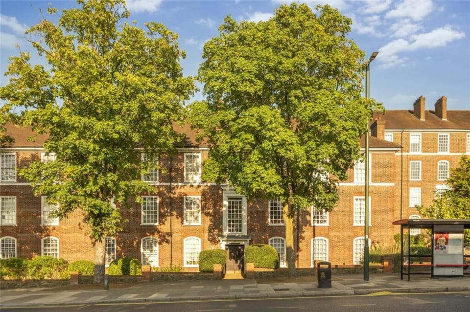 3 bed 2 bath modern apartment Apartment in London