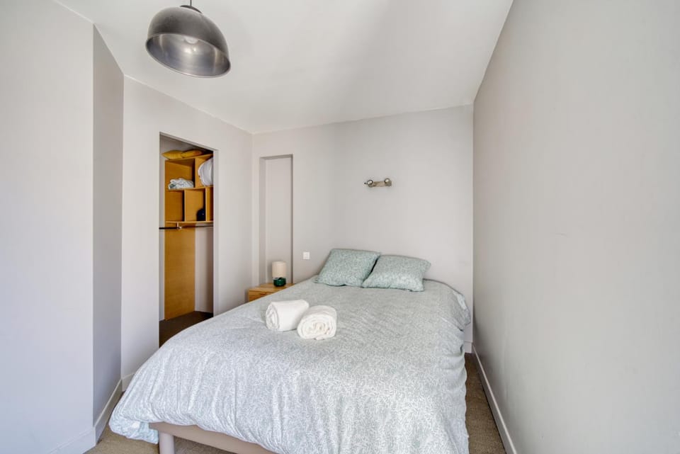 Bed, Photo of the whole room, Bedroom, towels, wardrobe