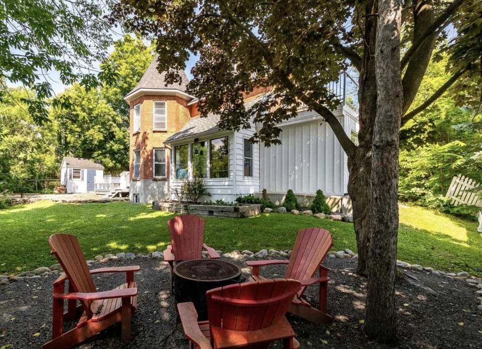 Property building, Patio, Spring, Day, Seating area, Garden view