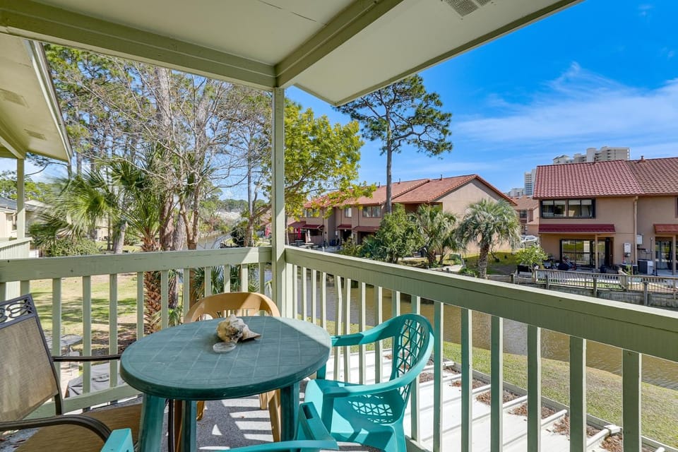 Walk to Shore: Townhome w/ Pool Access in PCB! House in Panama City Beach