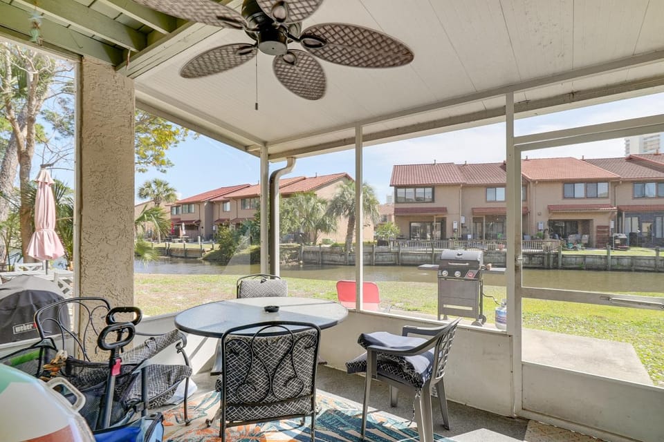 Walk to Shore: Townhome w/ Pool Access in PCB! House in Panama City Beach