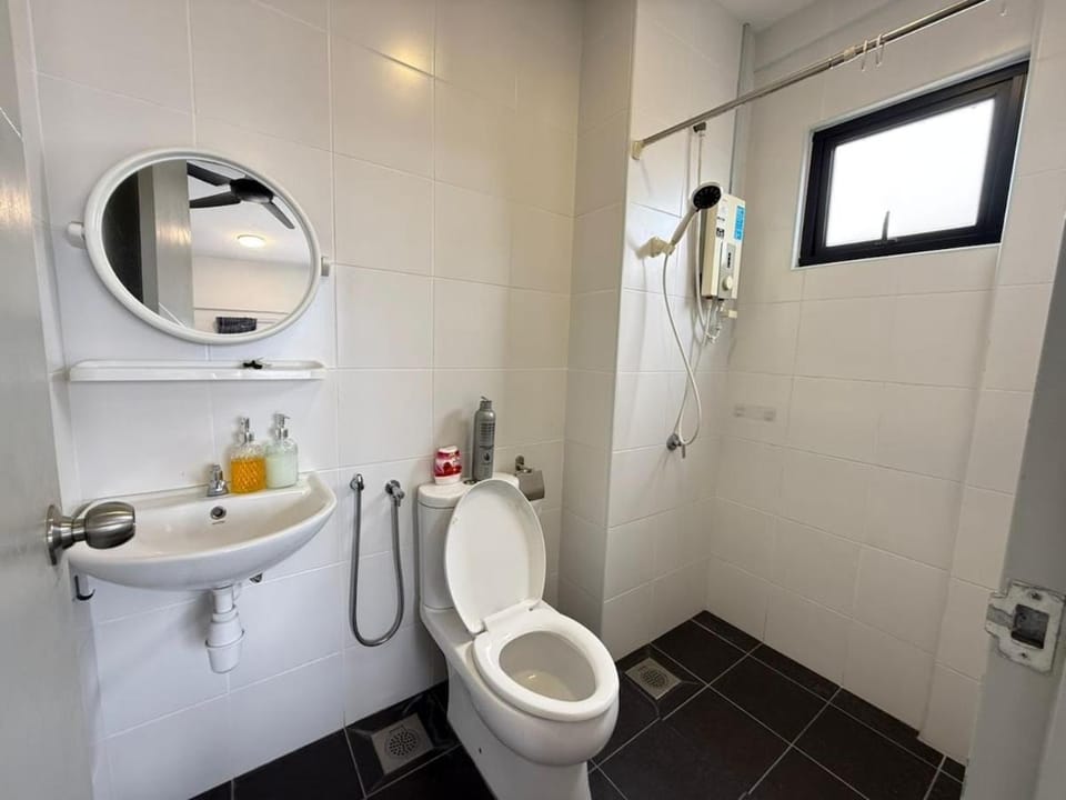 Kepong 3 room 2-11 pax near 翠花楼 15 min to KLCC Apartment in Petaling Jaya