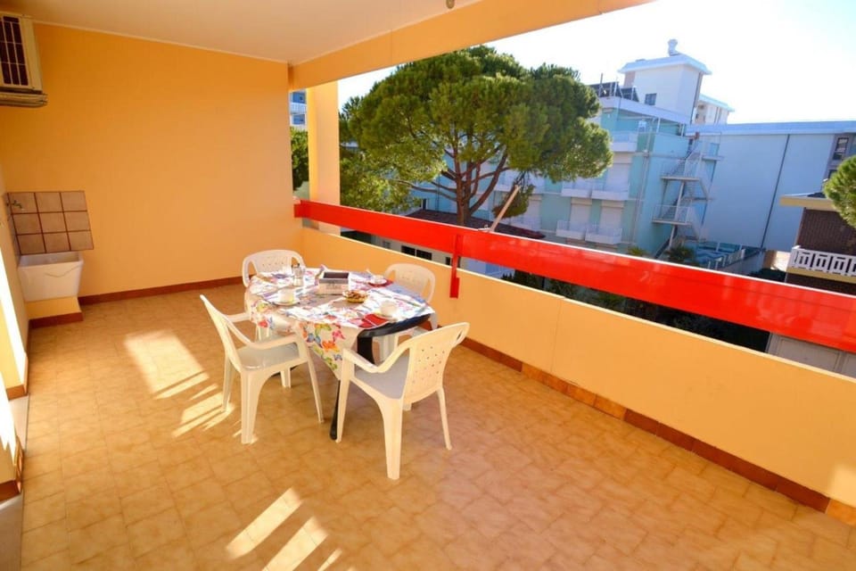 Restaurant/places to eat, View (from property/room), Balcony/Terrace, Seating area, furniture