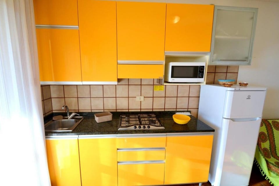microwave, oven, kitchen
