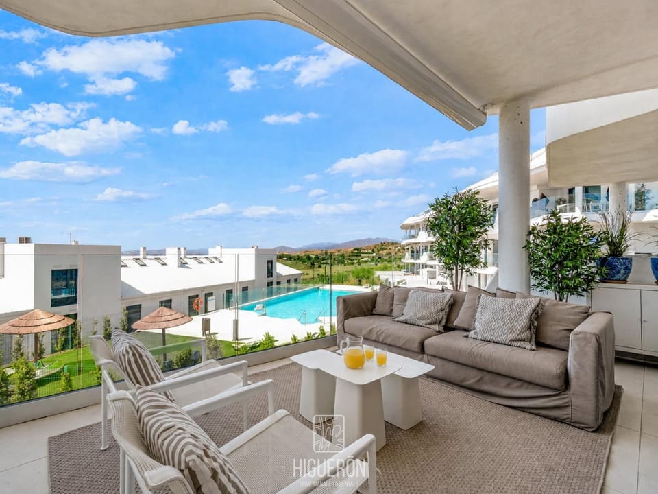 Day, View (from property/room), Balcony/Terrace, Pool view, Swimming pool