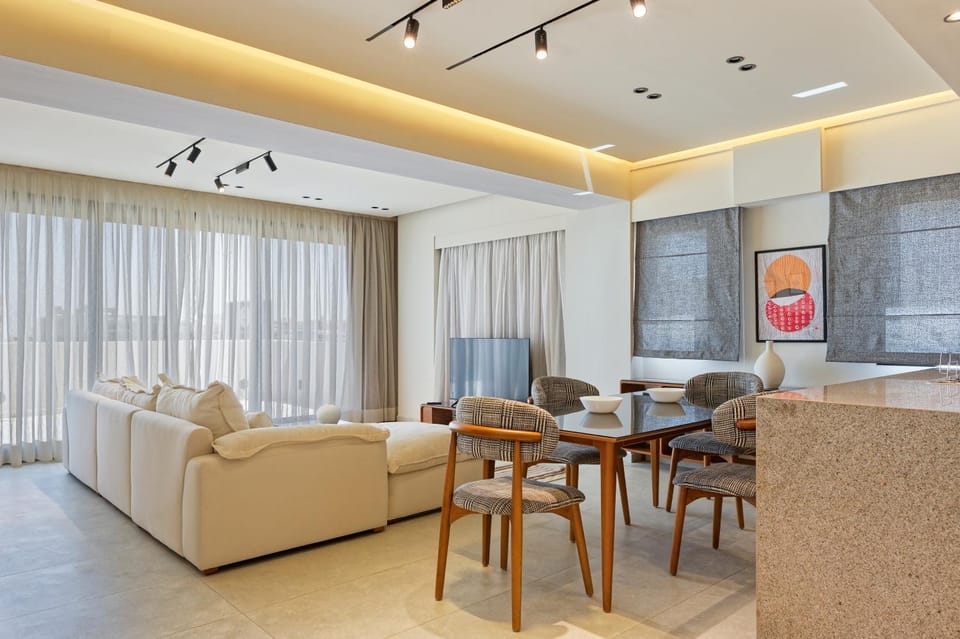 TV and multimedia, Balcony/Terrace, Living room, Seating area, Dining area