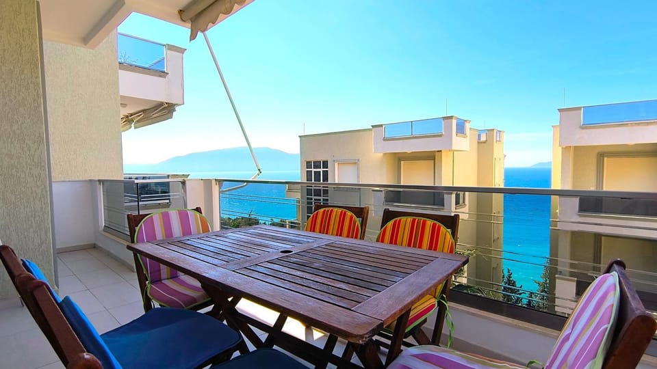 View (from property/room), Dining area, Sea view
