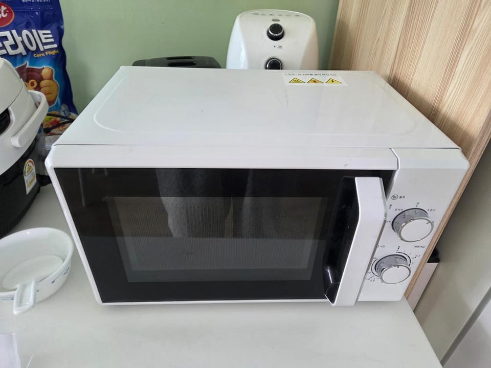 Kitchen or kitchenette, Breakfast