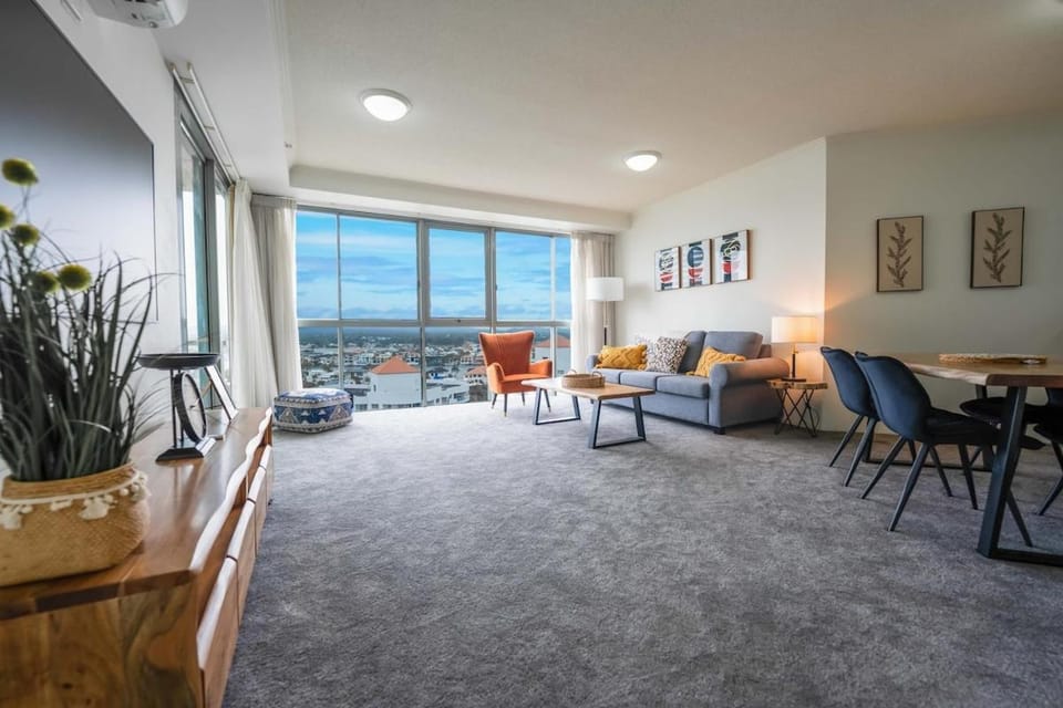 Spacious Apt with River Views - Amazing Facilities! Apartment in Surfers Paradise Boulevard