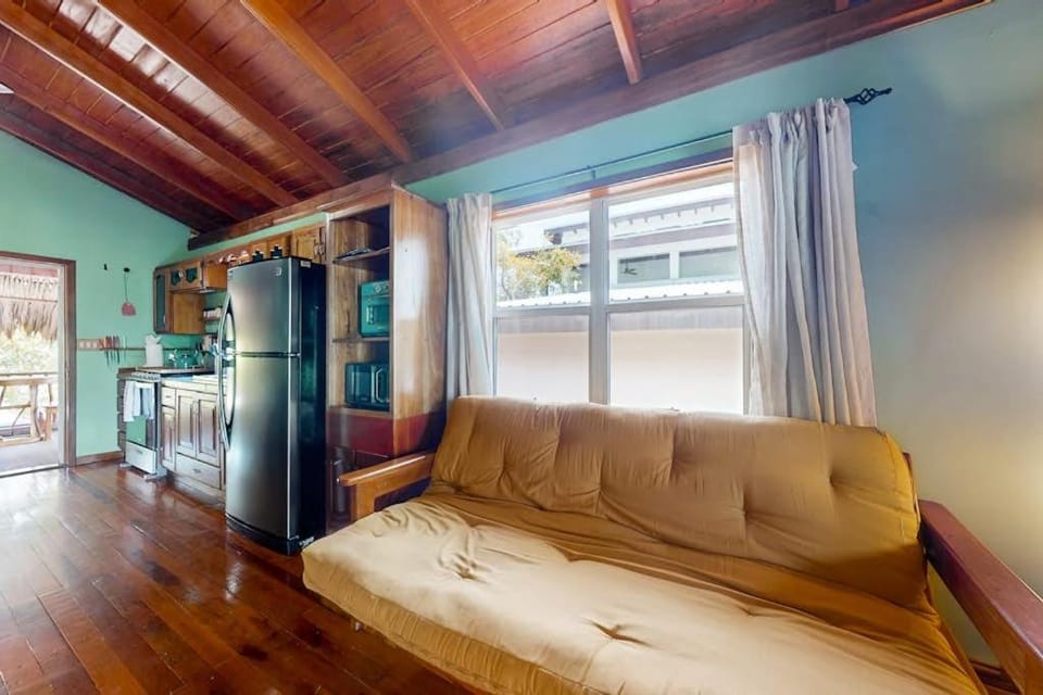 Bungalow Bobo House in Stann Creek District