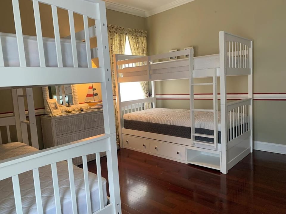 Luxurious Beach Block 4-Bdrm House for the whole family - prices reduced!! House in Brigantine