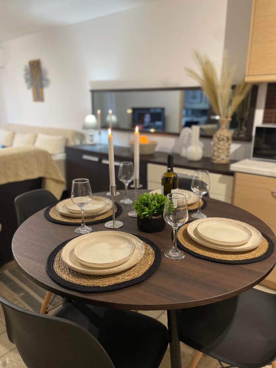Food and drinks, Dining area, Food