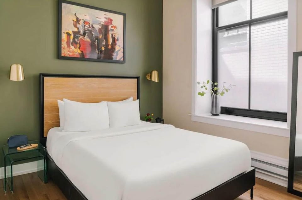 LIVN Millennium Park Downtown Chicago Studio Apartment in Chicago