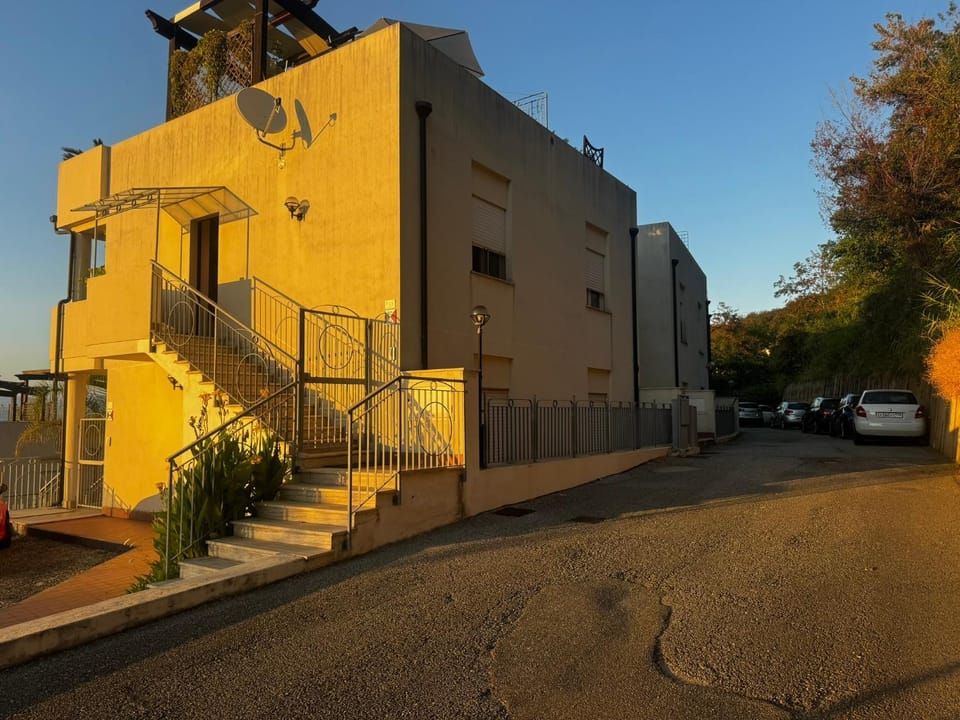 Property building, Neighbourhood, Parking