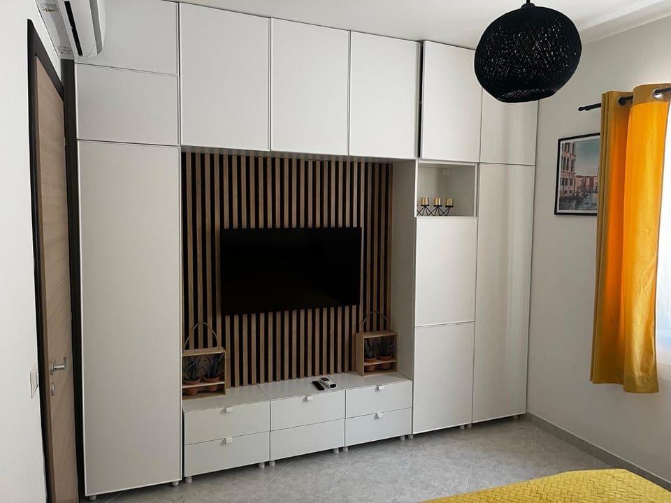 TV and multimedia, wardrobe