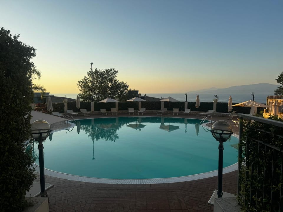 Swimming pool, Swimming pool, sunbed