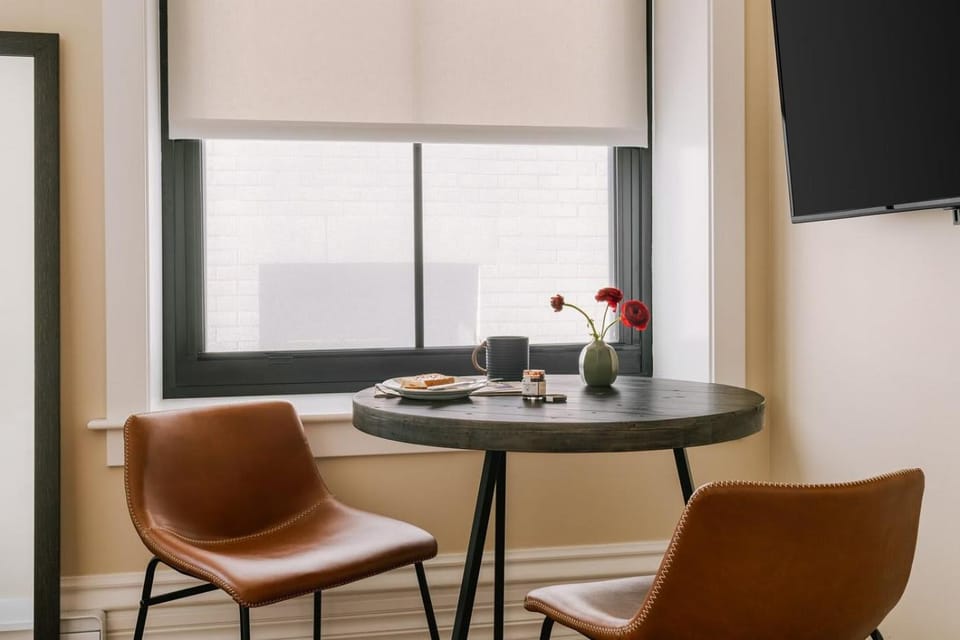 LIVN Millennium Park Downtown Chicago Prem Studio Apartment in Chicago