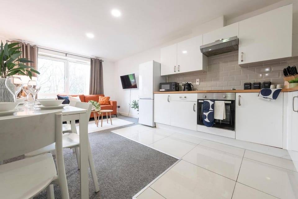 TV and multimedia, Kitchen or kitchenette, Dining area, dishwasher, minibar, oven, pet friendly, stove, toaster