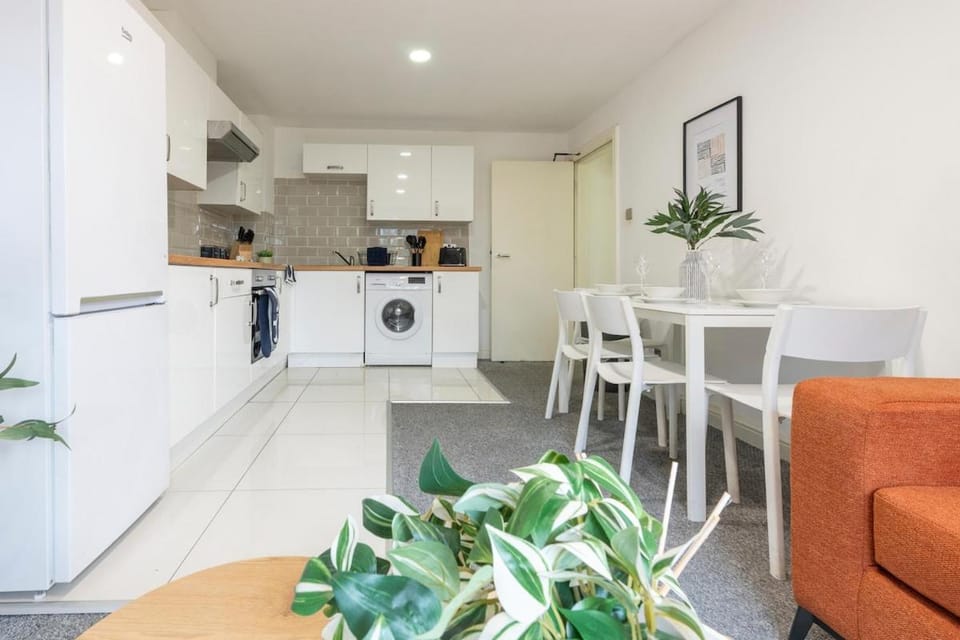 Kitchen or kitchenette, Dining area, dishwasher, minibar, oven, pet friendly, stove, toaster