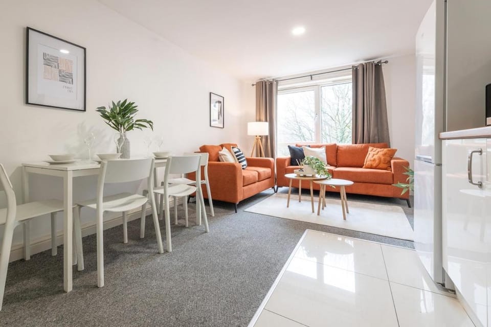 Living room, Photo of the whole room, Decorative detail, Seating area, Dining area
