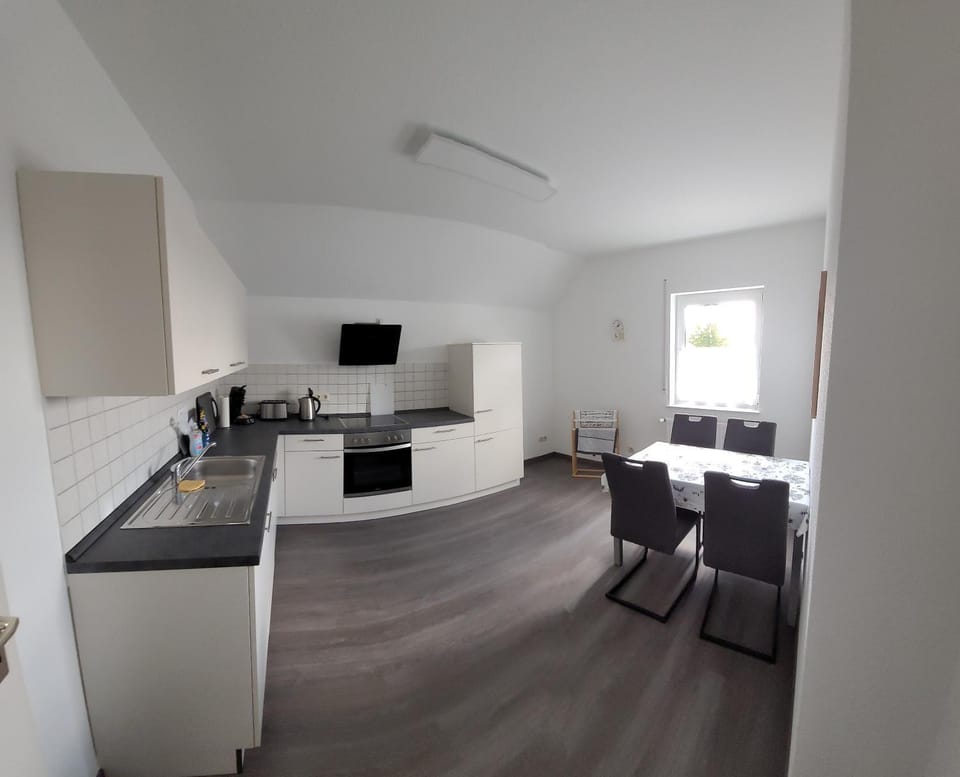 Photo of the whole room, Dining area, kitchen