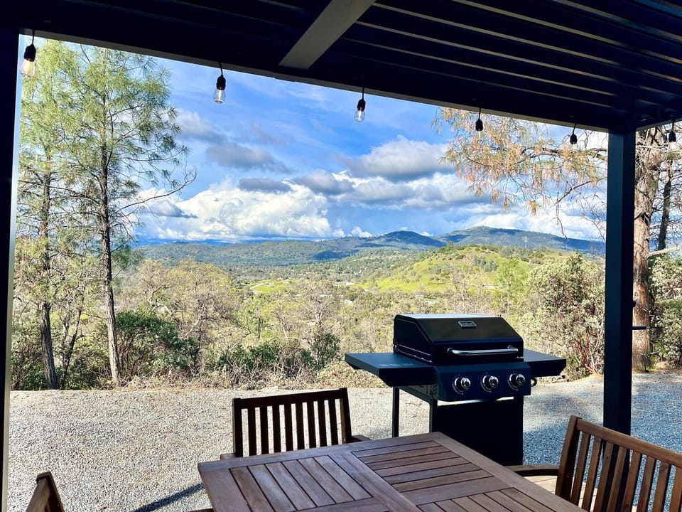 Yosemite Chalet, Spacious Tiny Home with Mountain Views! House in Sierra Nevada