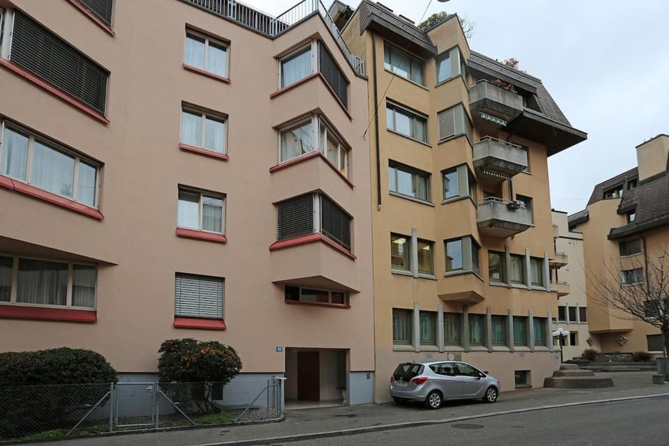 Property building, Neighbourhood