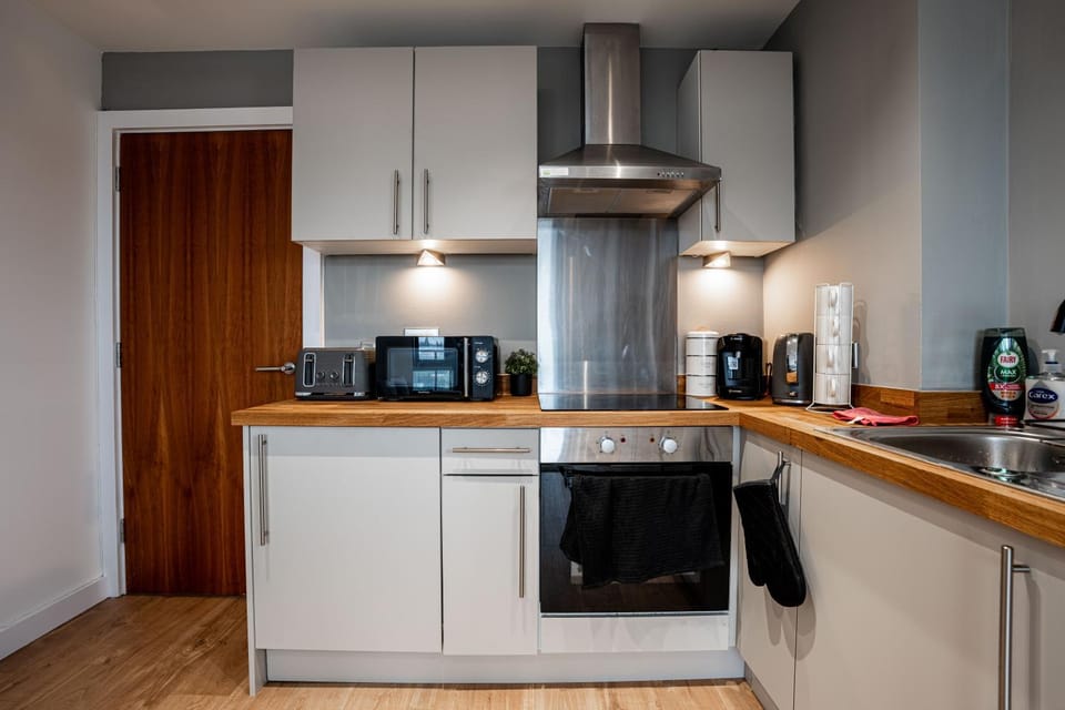 Coffee/tea facilities, Kitchen or kitchenette, stove, toaster