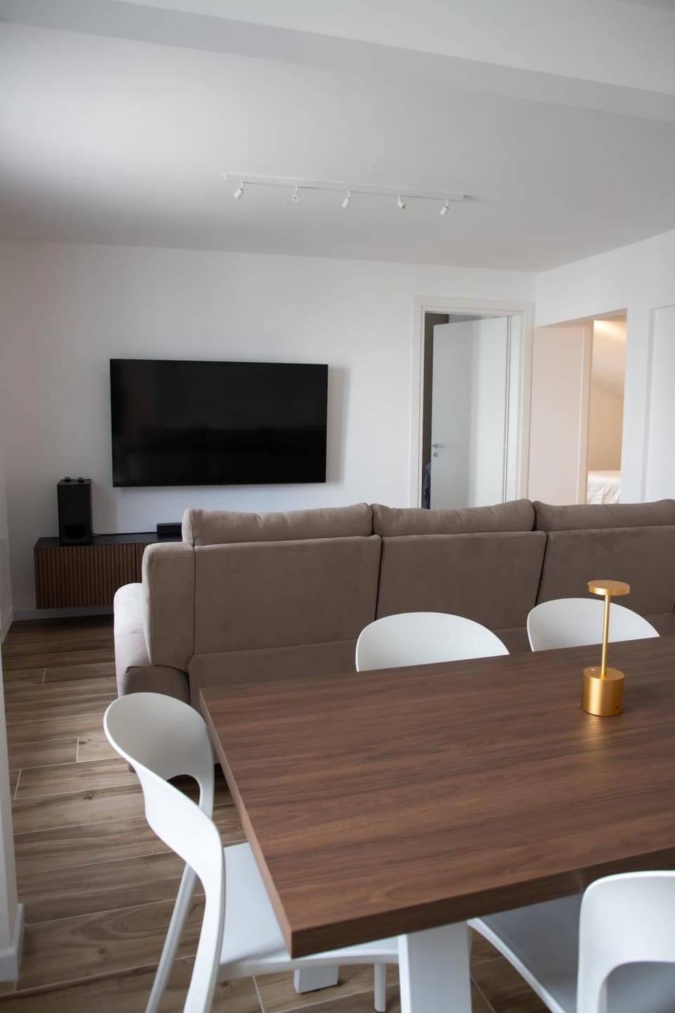 Communal lounge/ TV room, TV and multimedia, Dining area