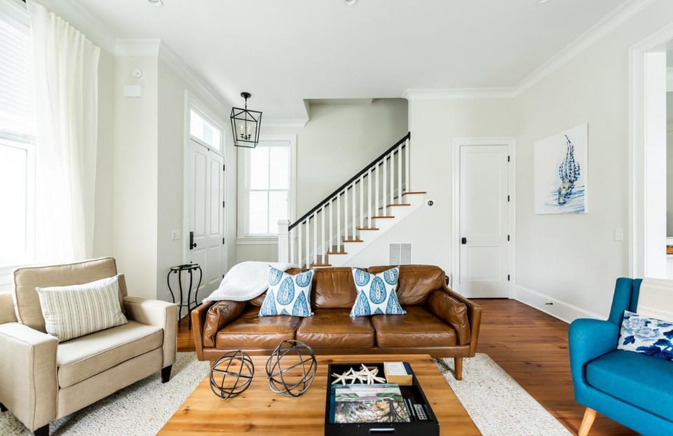 Blue Manor by Lucky Savannah House in Savannah