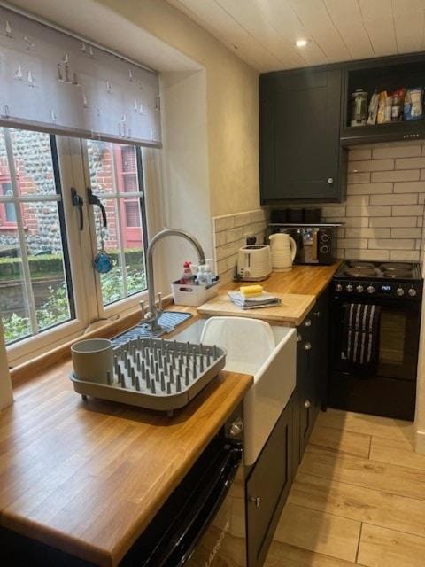 Haven Cottage Cromer, located moments from the beach House in Cromer