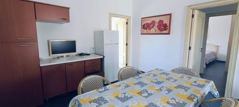 TV and multimedia, Kitchen or kitchenette, Dining area