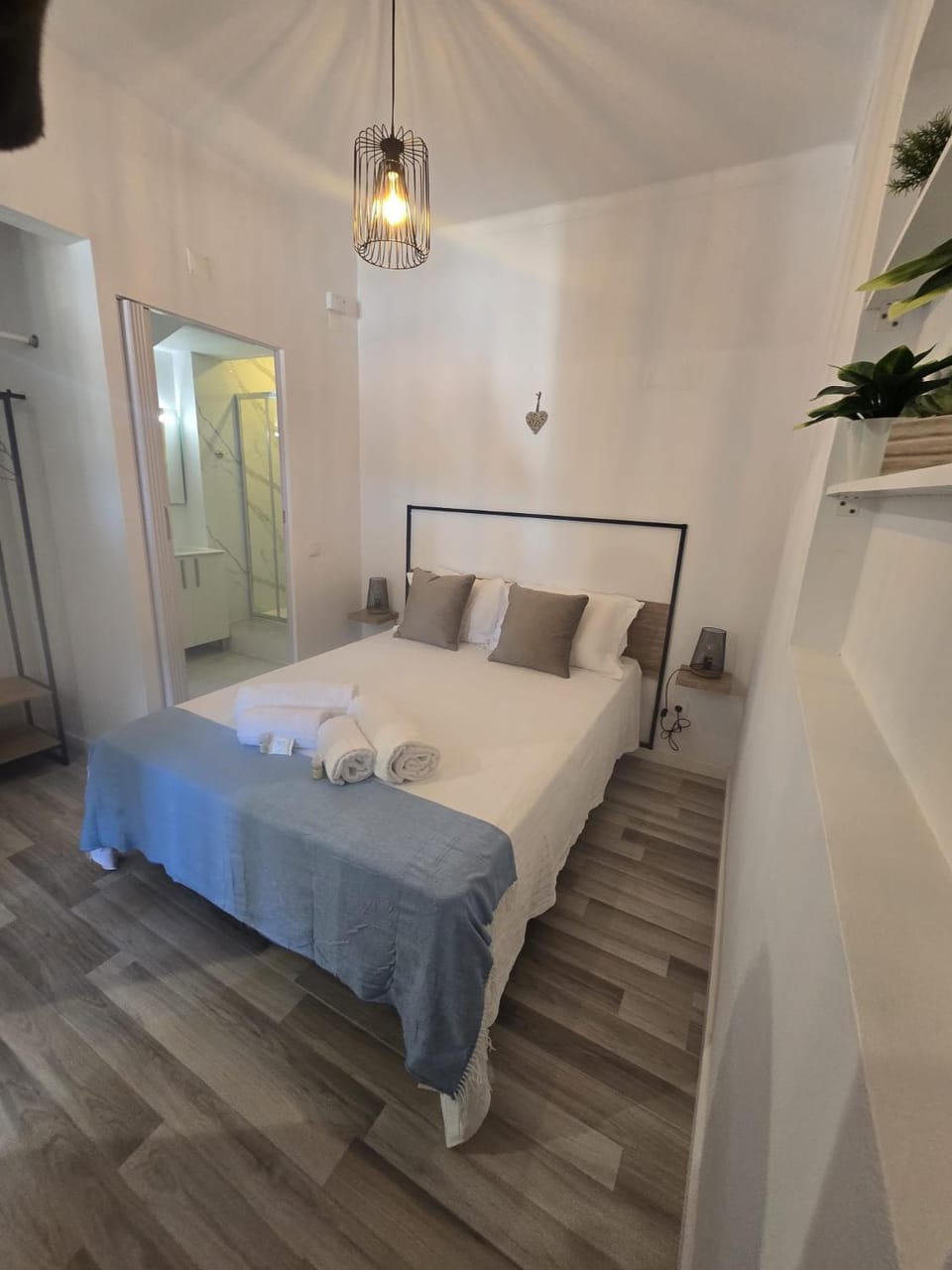 Toilet, Bed, Bathroom, Bedroom, towels