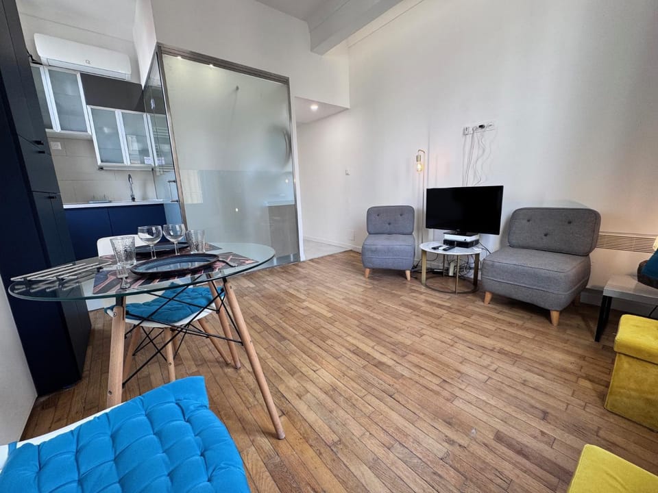 Communal lounge/ TV room, Living room