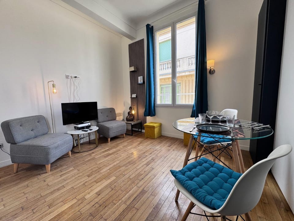 Communal lounge/ TV room, Living room