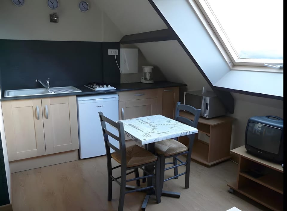 Property building, Kitchen or kitchenette, Living room