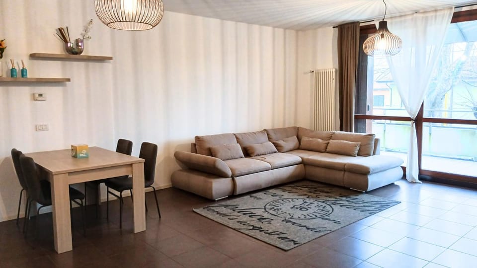 CN037 - Cesenatico, elegante trilocale con balcone e garage Apartment in Cesenatico
